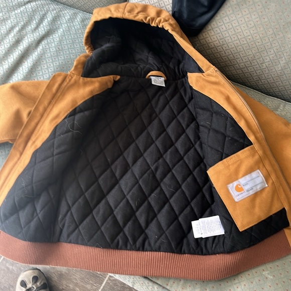 Boys Carhartt jacket with hood - Picture 3 of 3
